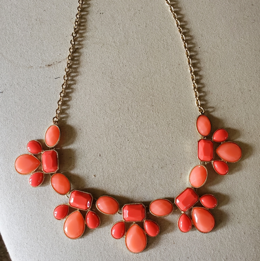 🛍Francesca's summery necklace coral & orange